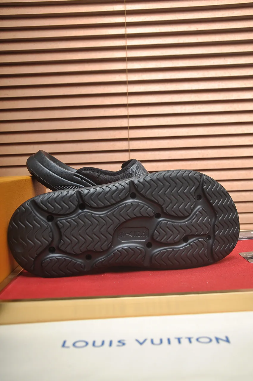 Men's men's shoes 💰340💶 [Louis Vuitton LV slippers] (high-end cowhide) counter 1:1 fashion style, a must-have for summer! The designer used LV’s iconic outsole. The original simple slippers instantly become fashionable! The upper is made of flexible special cowhide leather straps alternately, and the workmanship is exquisite! A must-have for stylish men in summer, size 38-45 (45 customized)